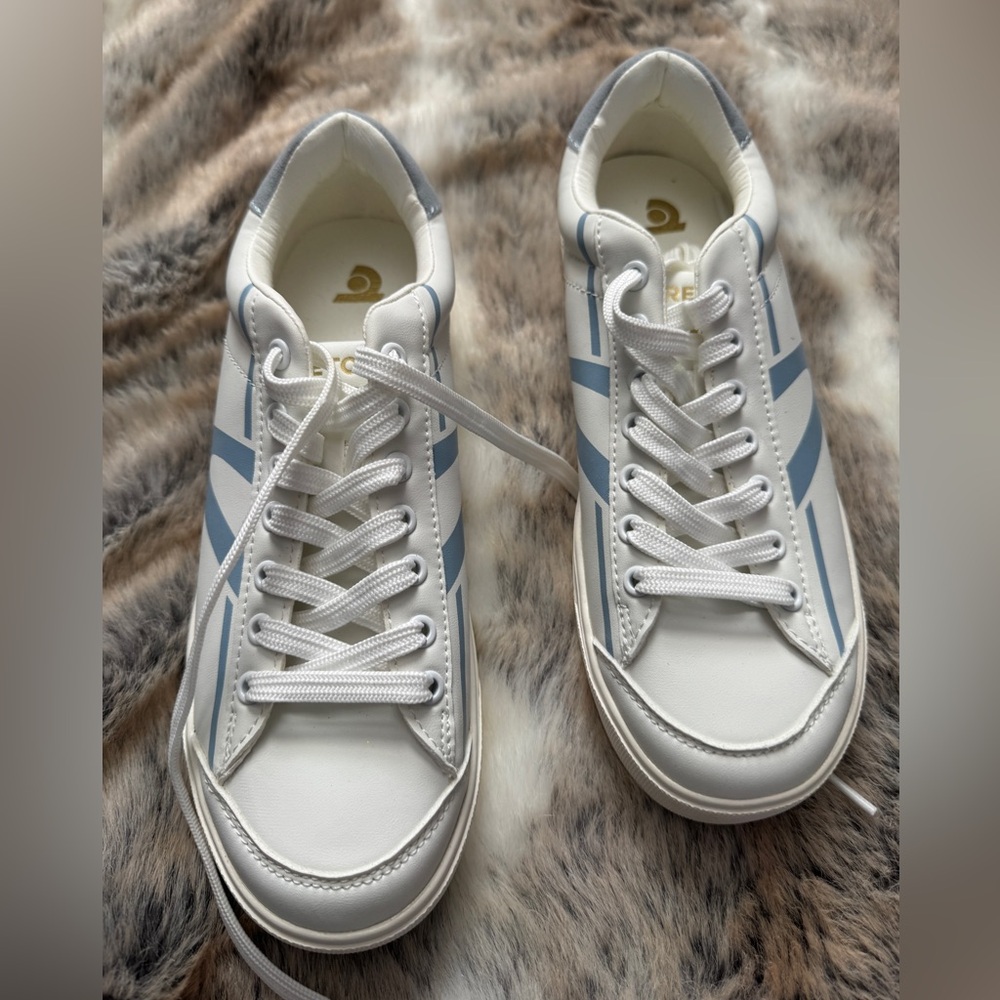 NWOB-Tretorn White and Blue Sneakers-7
